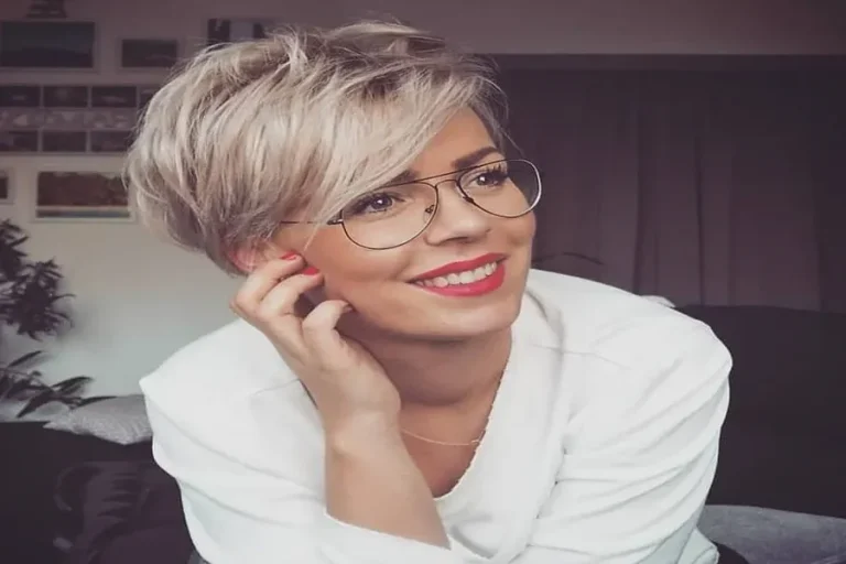 Messy Short Hairstyles for Grey Hair and Glasses Messy Short Hairstyles for Grey Hair and Glasses